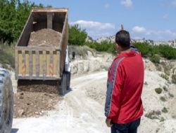 Mut'ta yağmurdan etkilenen üreticilerin yolu onarıldı